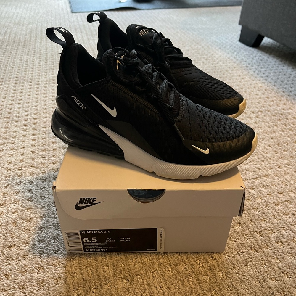 NIKE AIR MAX 270 Womens